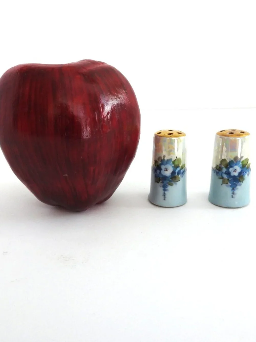VTG MZ Altrohlau Czechoslovakia Forget-Me-Not Lusterware Shakers